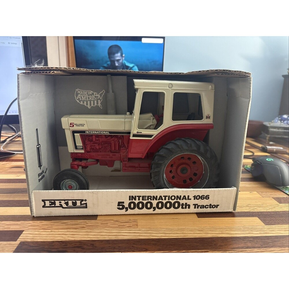International 1066 5,000,000th Tractor Ertl 1:16 Scale New In Box IH